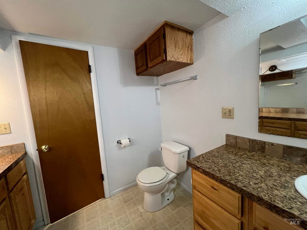 2405 Sunset #2, Ontario, OR 97914 photo 16