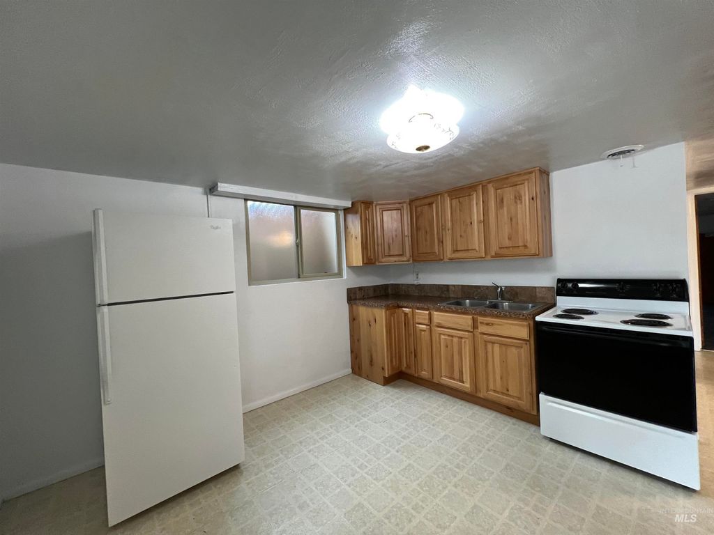 2405 Sunset #2, Ontario, OR 97914 photo 17