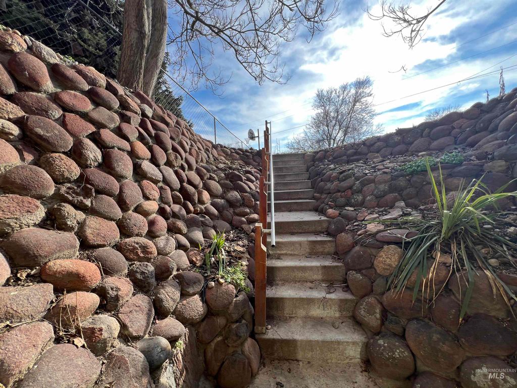 2405 Sunset #2, Ontario, OR 97914 photo 2