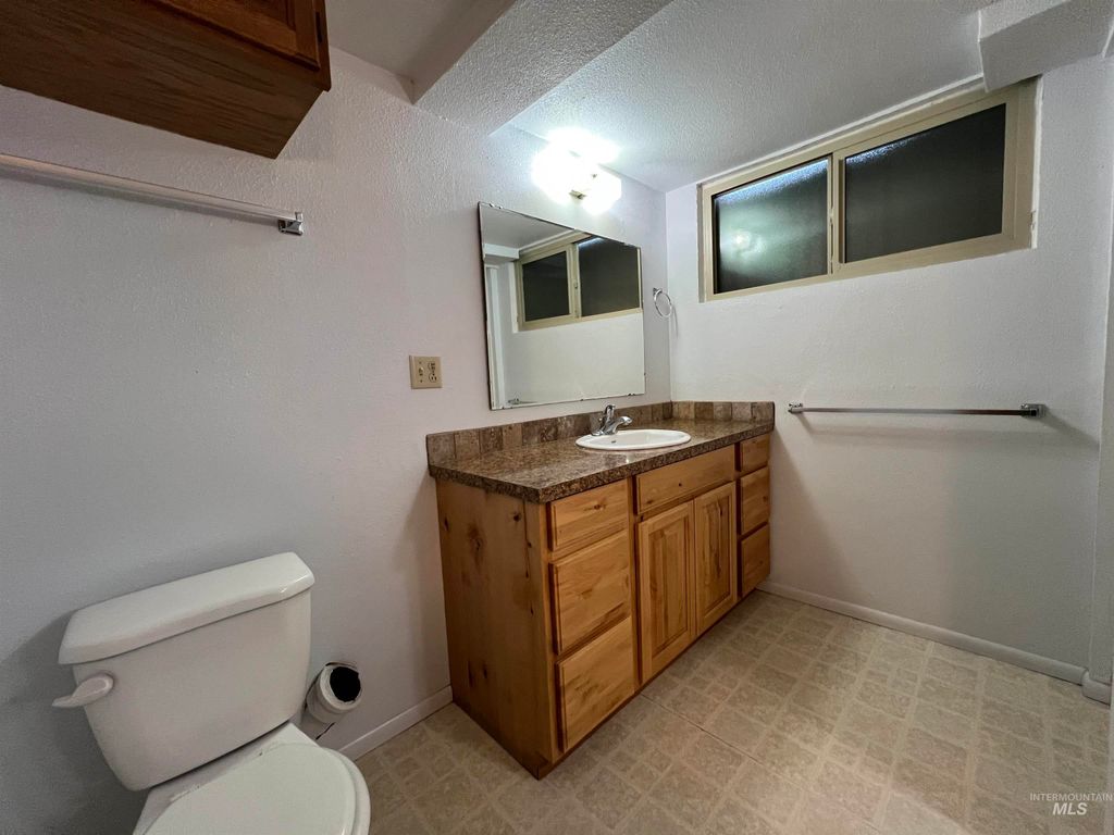 2405 Sunset #2, Ontario, OR 97914 photo 22