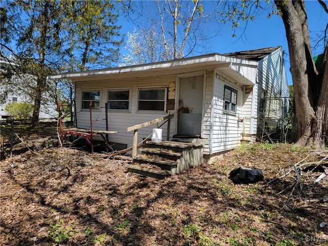3182 Cold Springs Road, Lysander, NY 13027