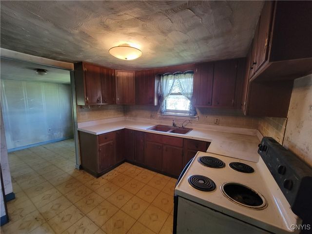 3182 Cold Springs Road, Lysander, NY 13027