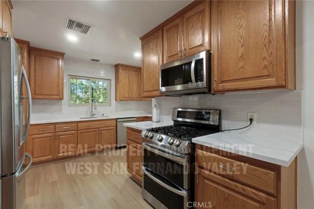 12920 Aetna St., Van Nuys, CA 91401