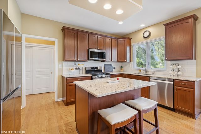 610 Woods Creek Lane, Algonquin, IL 60102