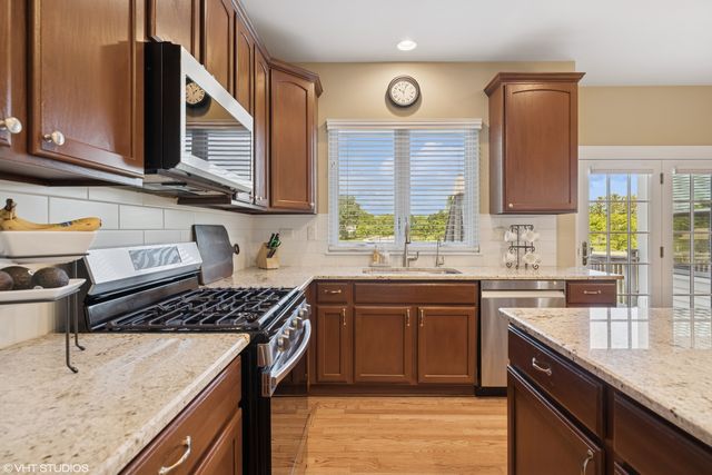 610 Woods Creek Lane, Algonquin, IL 60102