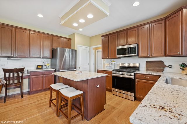 610 Woods Creek Lane, Algonquin, IL 60102