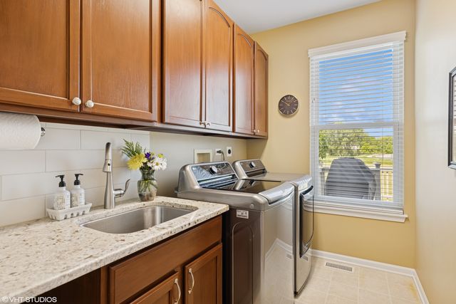 610 Woods Creek Lane, Algonquin, IL 60102
