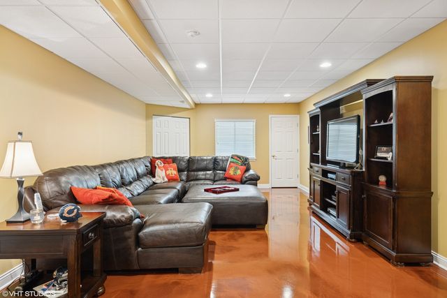 610 Woods Creek Lane, Algonquin, IL 60102