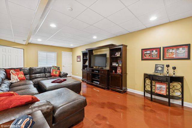 610 Woods Creek Lane, Algonquin, IL 60102