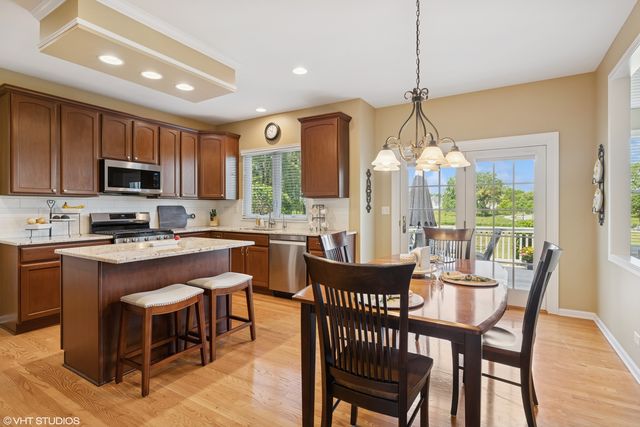 610 Woods Creek Lane, Algonquin, IL 60102