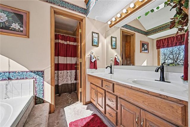 15800 Rule Lane, Smithville, MO 64089