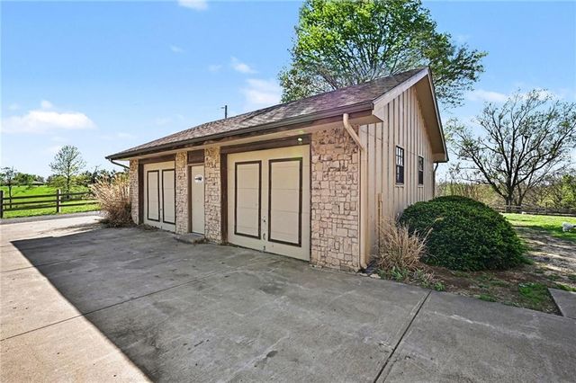 15800 Rule Lane, Smithville, MO 64089