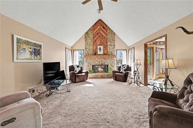 15800 Rule Lane, Smithville, MO 64089