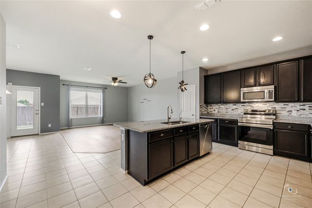 3428 Wavecrest Lane, Denton, TX 76208