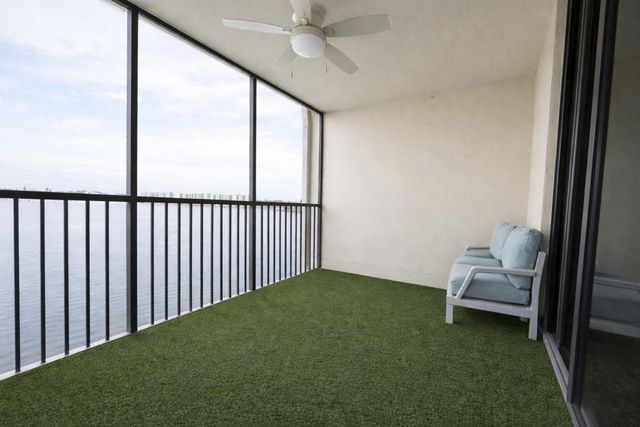 110 Lake Emerald Drive 405, Oakland Park, FL 33309