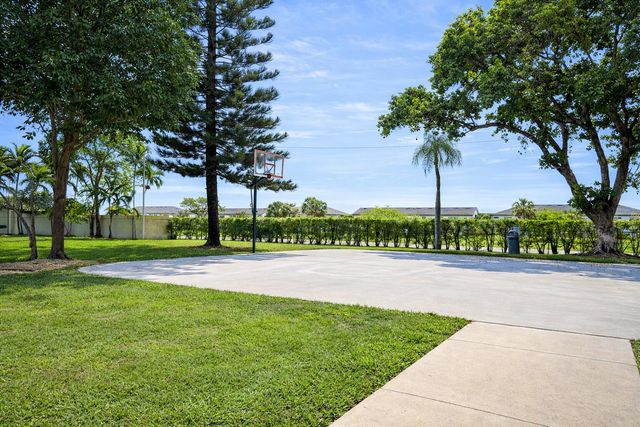 110 Lake Emerald Drive 405, Oakland Park, FL 33309