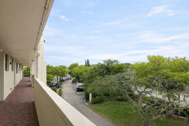 110 Lake Emerald Drive 405, Oakland Park, FL 33309