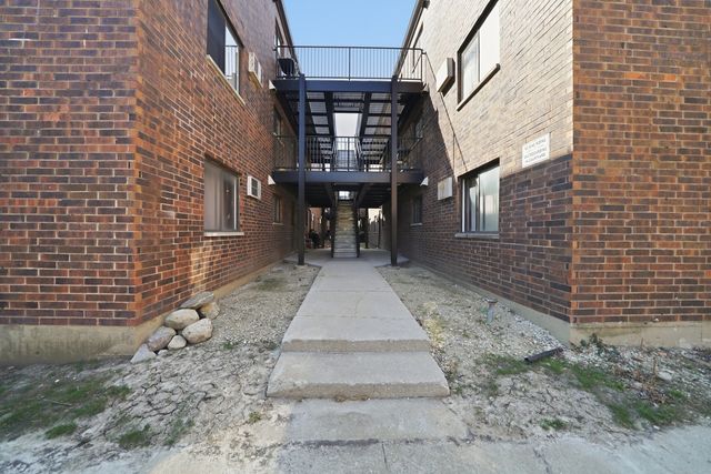 966 N Rohlwing Road GA, Addison, IL 60101