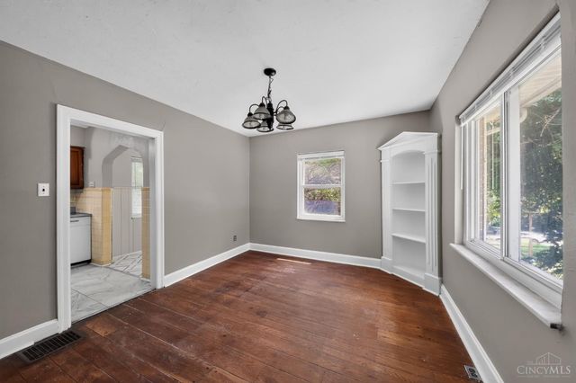 2204 Shasta Place, Cincinnati, OH 45211