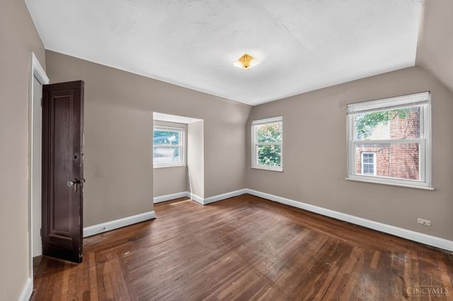2204 Shasta Place, Cincinnati, OH 45211