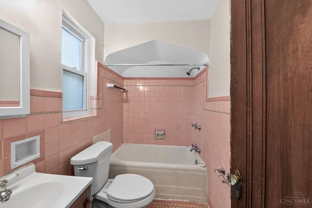 2204 Shasta Place, Cincinnati, OH 45211