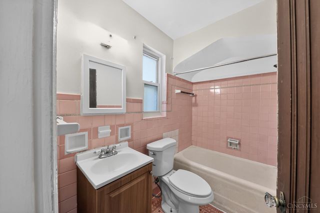 2204 Shasta Place, Cincinnati, OH 45211