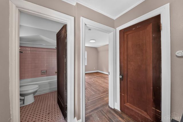 2204 Shasta Place, Cincinnati, OH 45211