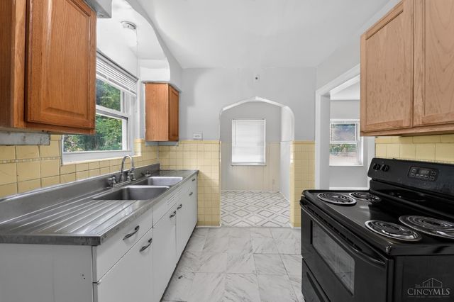 2204 Shasta Place, Cincinnati, OH 45211