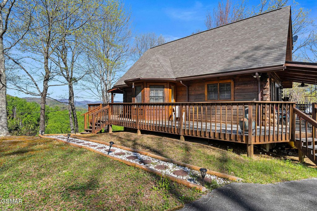 3208 Emerald Springs Loop, Sevierville, TN 37862