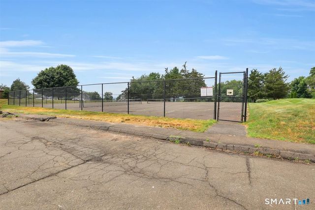 542 Pilgrim Harbor 542, Wallingford, CT 06492