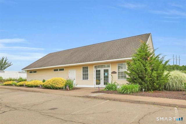 542 Pilgrim Harbor 542, Wallingford, CT 06492