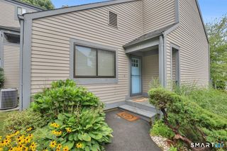 542 Pilgrim Harbor 542, Wallingford, CT 06492