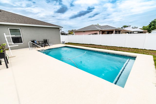 684 SE Crescent Avenue, Port St. Lucie, Port St Lucie, FL 34984