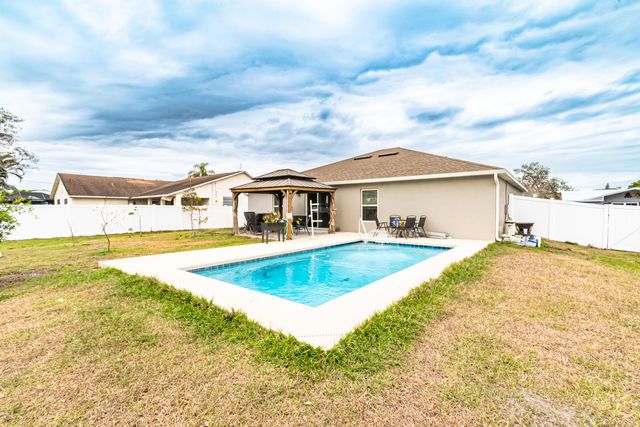 684 SE Crescent Avenue, Port St. Lucie, Port St Lucie, FL 34984