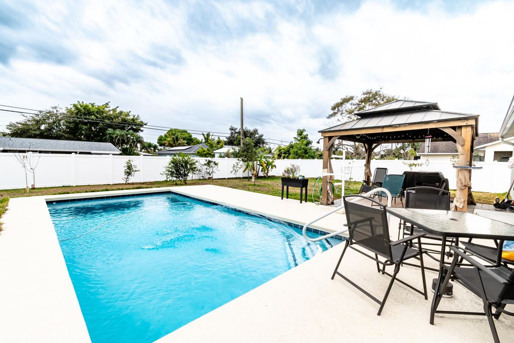 684 SE Crescent Avenue, Port St. Lucie, Port St Lucie, FL 34984