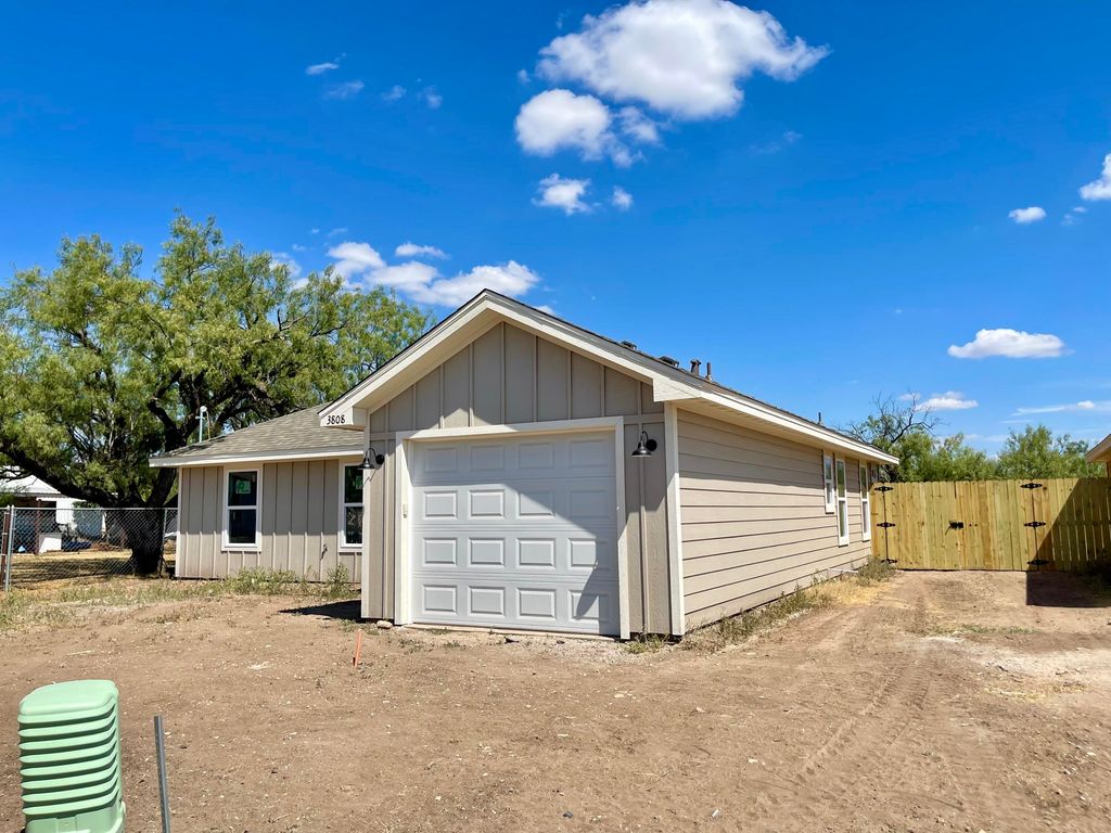Image 2 of property listing at 3808 Crockett Street, San Angelo, TX 76903