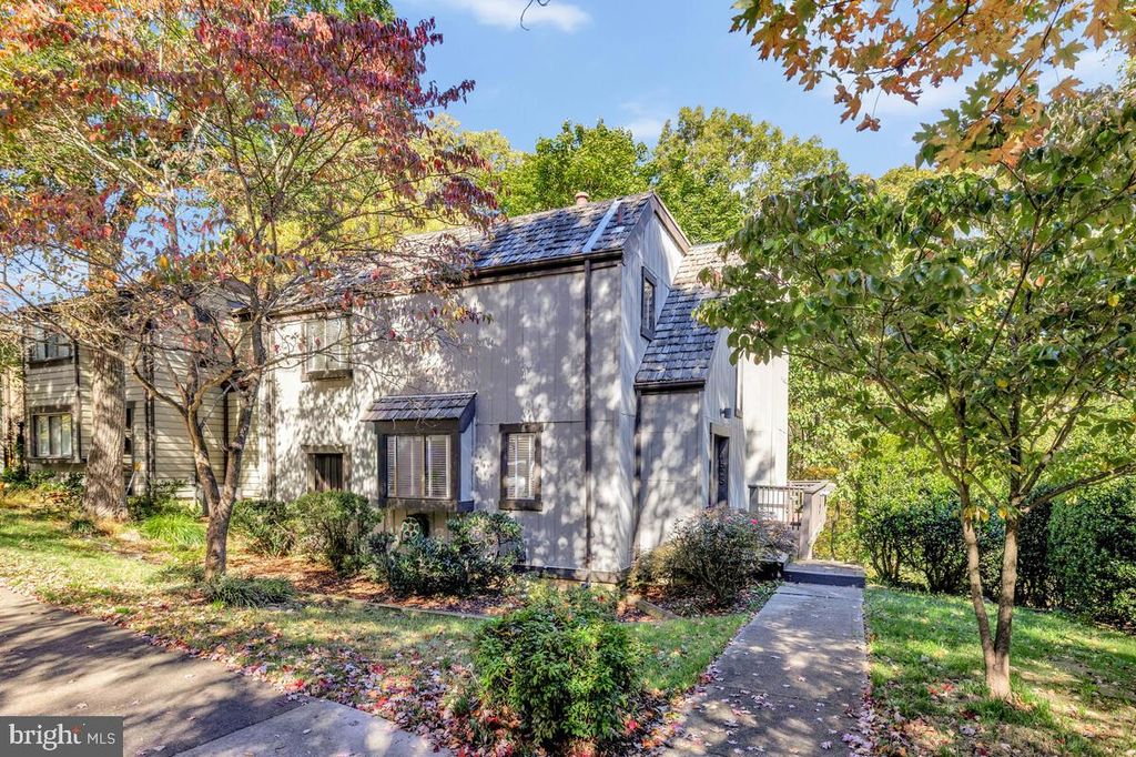 1526 PARK GLEN CT, Reston, VA 20190