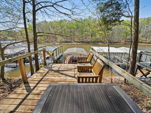50 Maple Dr, Winchester, TN 37398