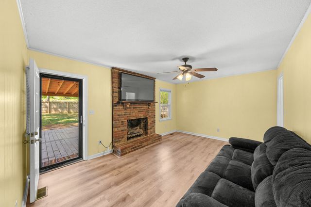 50 Maple Dr, Winchester, TN 37398
