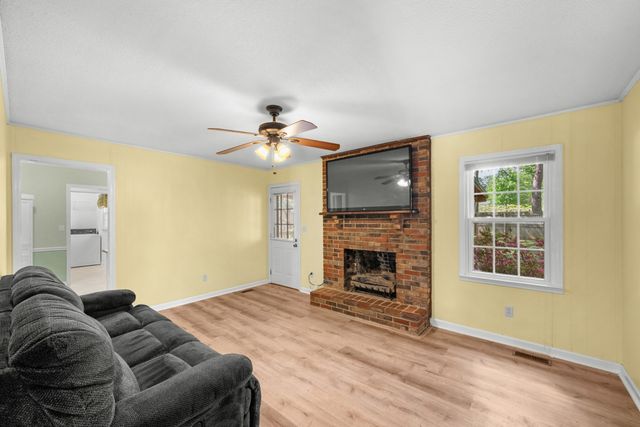 50 Maple Dr, Winchester, TN 37398