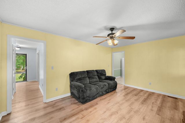50 Maple Dr, Winchester, TN 37398