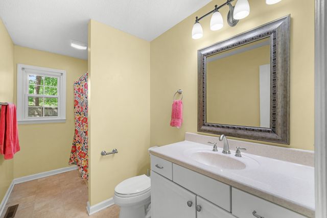 50 Maple Dr, Winchester, TN 37398