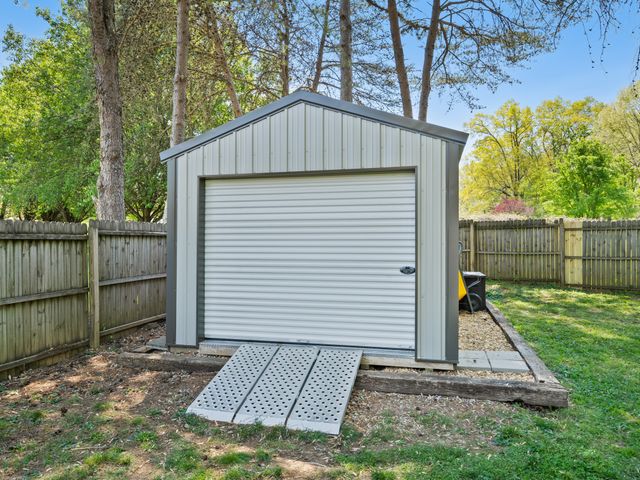 50 Maple Dr, Winchester, TN 37398