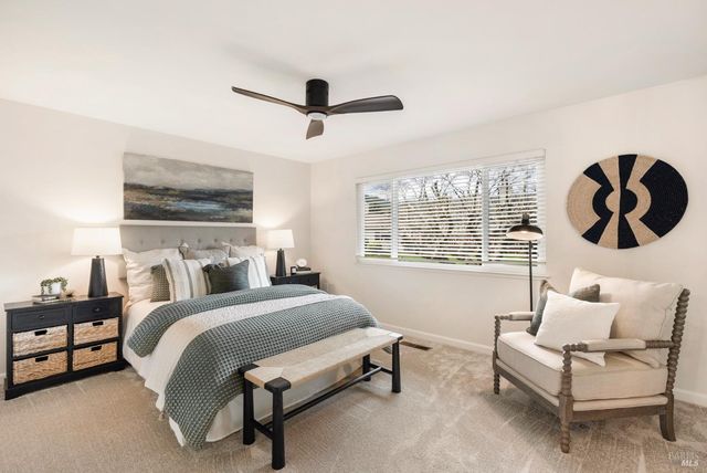 360 Twin Lakes Dr, Santa Rosa, CA 95409