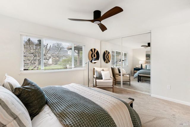 360 Twin Lakes Dr, Santa Rosa, CA 95409