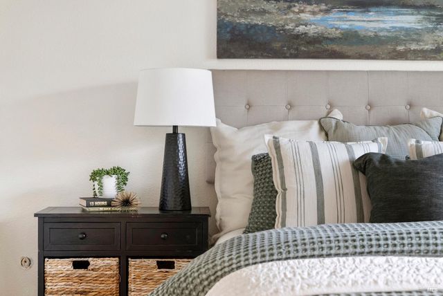 360 Twin Lakes Dr, Santa Rosa, CA 95409