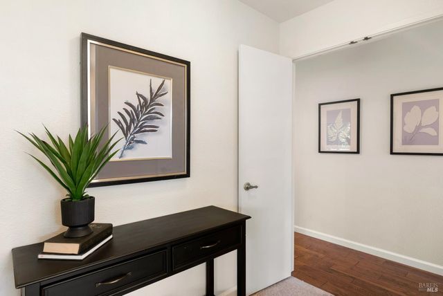 360 Twin Lakes Dr, Santa Rosa, CA 95409