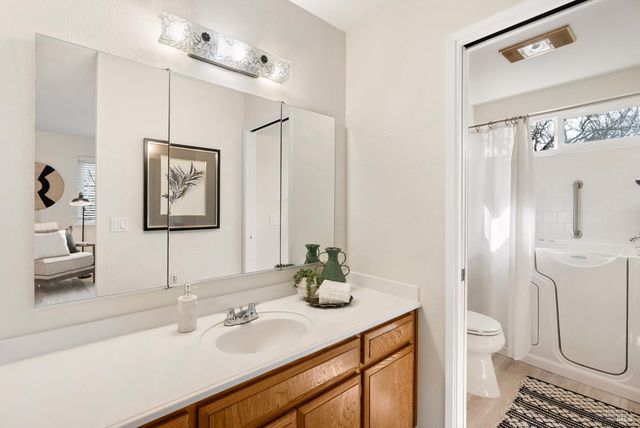 360 Twin Lakes Dr, Santa Rosa, CA 95409