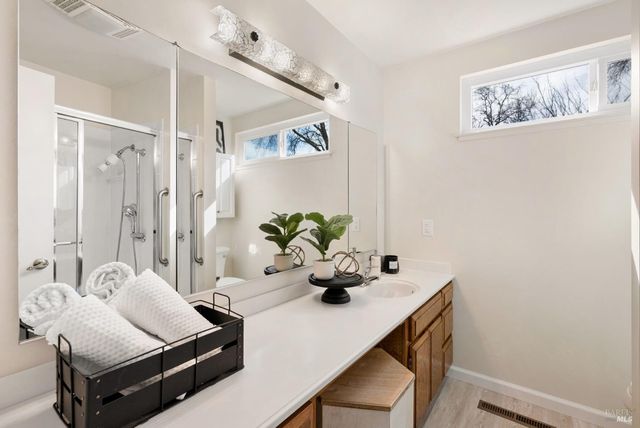 360 Twin Lakes Dr, Santa Rosa, CA 95409