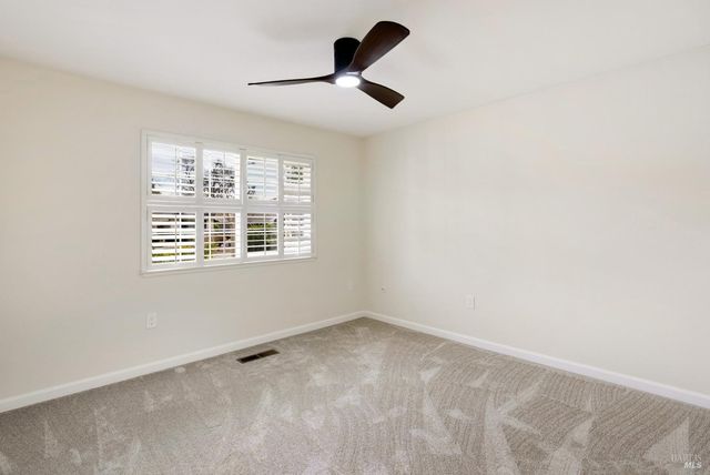 360 Twin Lakes Dr, Santa Rosa, CA 95409